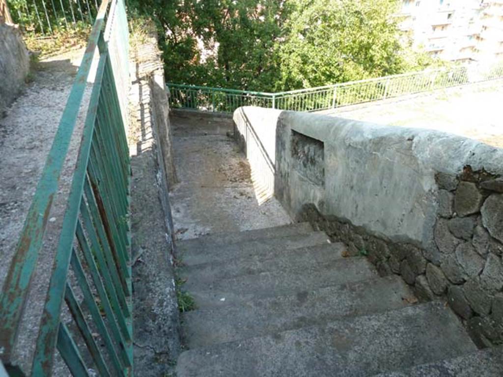 Stabiae, Villa Arianna, September 2015. Looking down steps on west side of terraces with corridor I on the left.