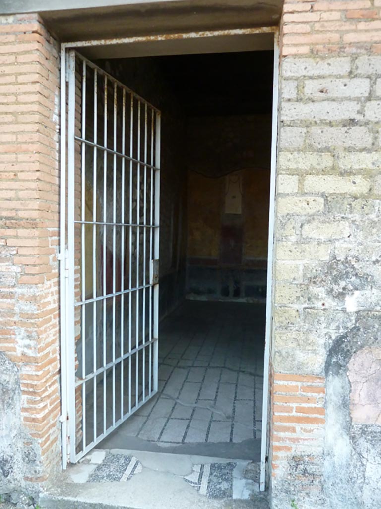 Stabiae, Villa Arianna, September 2015. Room 11, doorway.