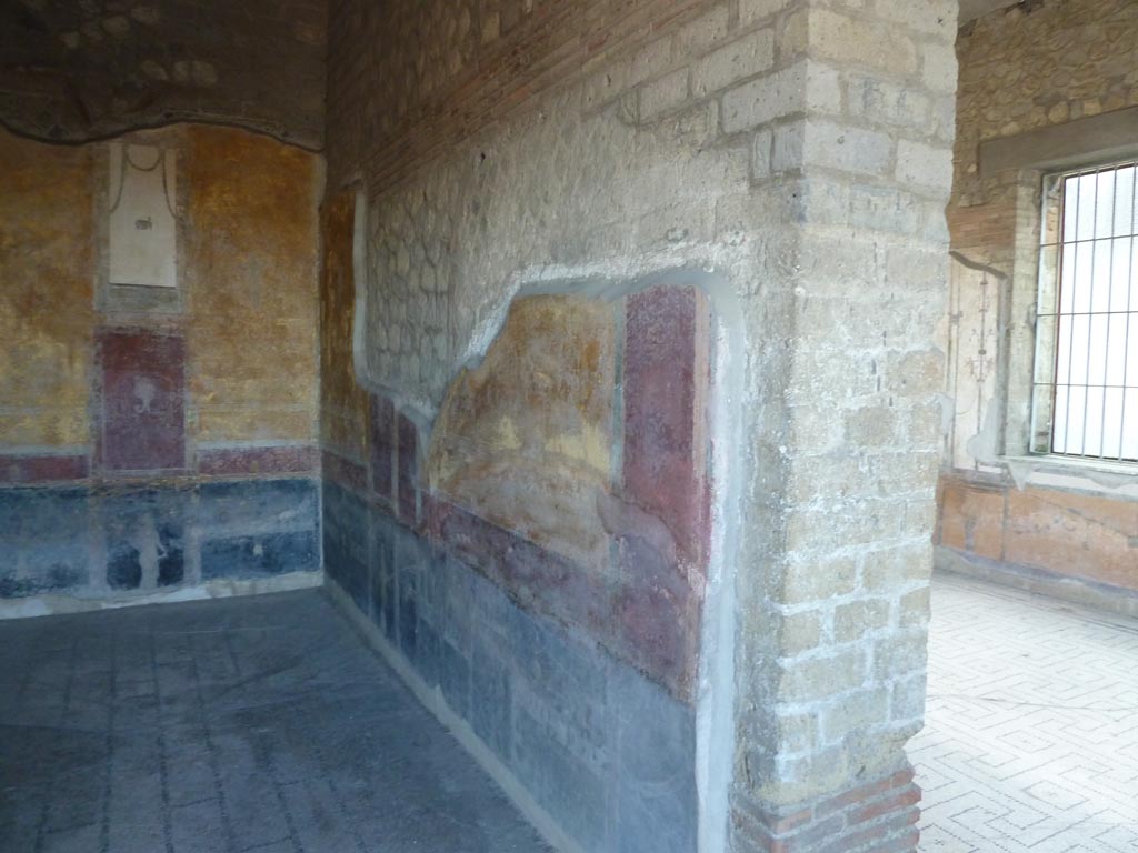 Stabiae, Villa Arianna, September 2015. Room 11, west wall with doorway to room 12. Looking south.