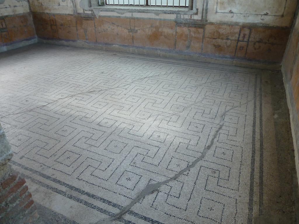 Stabiae, Villa Arianna, September 2015. Room 12, mosaic floor. 