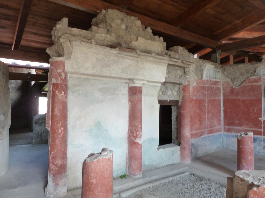 Stabiae, Villa Arianna, September 2015. W29, east wall of the small peristyle.