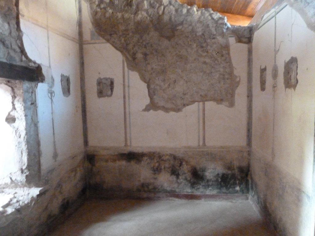 Stabiae, Villa Arianna, September 2015. W.28, looking north into alcove.