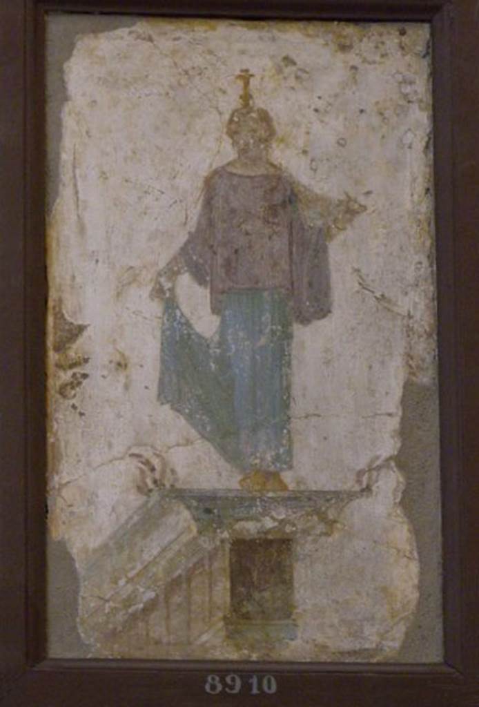 Stabiae, Villa Arianna, found 16th July 1759. Room W.24, fresco showing a woman lifting the hem of her cloak.
Now in Naples Archaeological Museum. Inventory number 8910.
