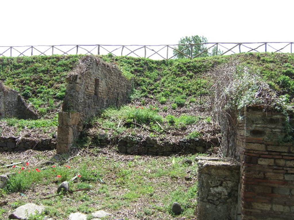 Street altar on north-east corner of III.10.6, on right. May 2005.