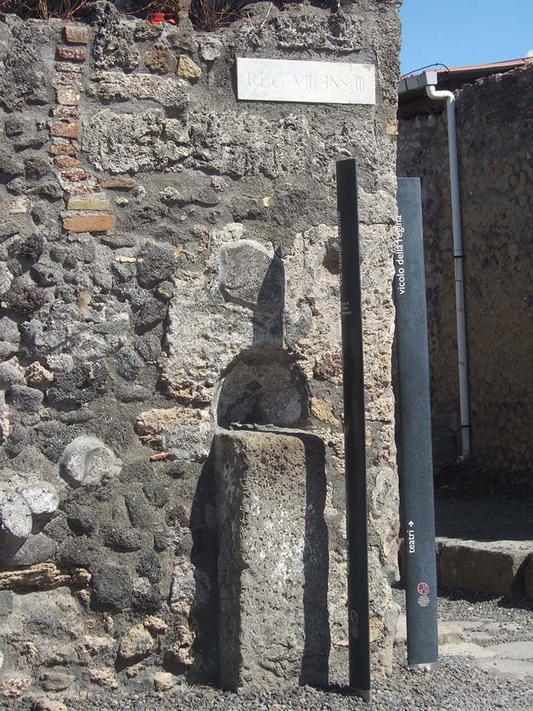 Street Altar at VIII.3.17. September 2005.