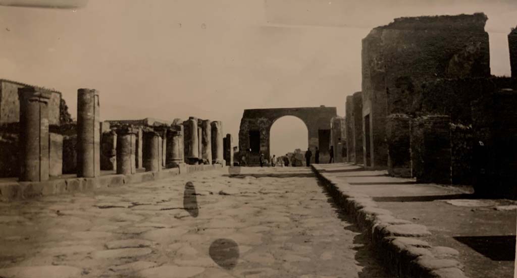 Arch at north-east end of the Forum. May 1934. Photo from the Nierhoff family album looking south on Via del Foro towards the arch. 
Photo courtesy of Rick Bauer.
