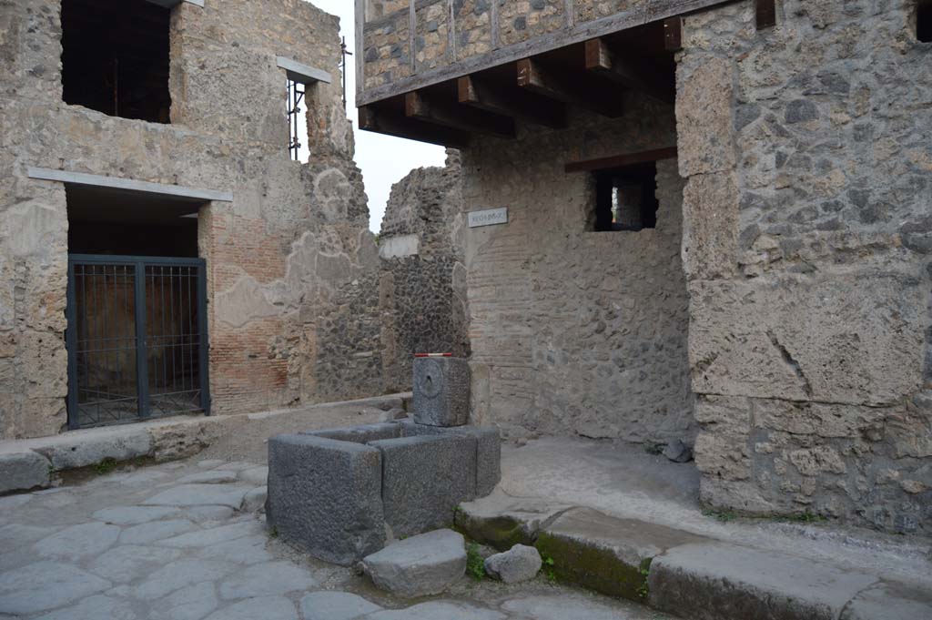 Fountain at I.10.1 Pompeii. October 2017. Looking south-east towards Vicolo di Paquius Proculus.
Foto Taylor Lauritsen, ERC Grant 681269 DCOR.
