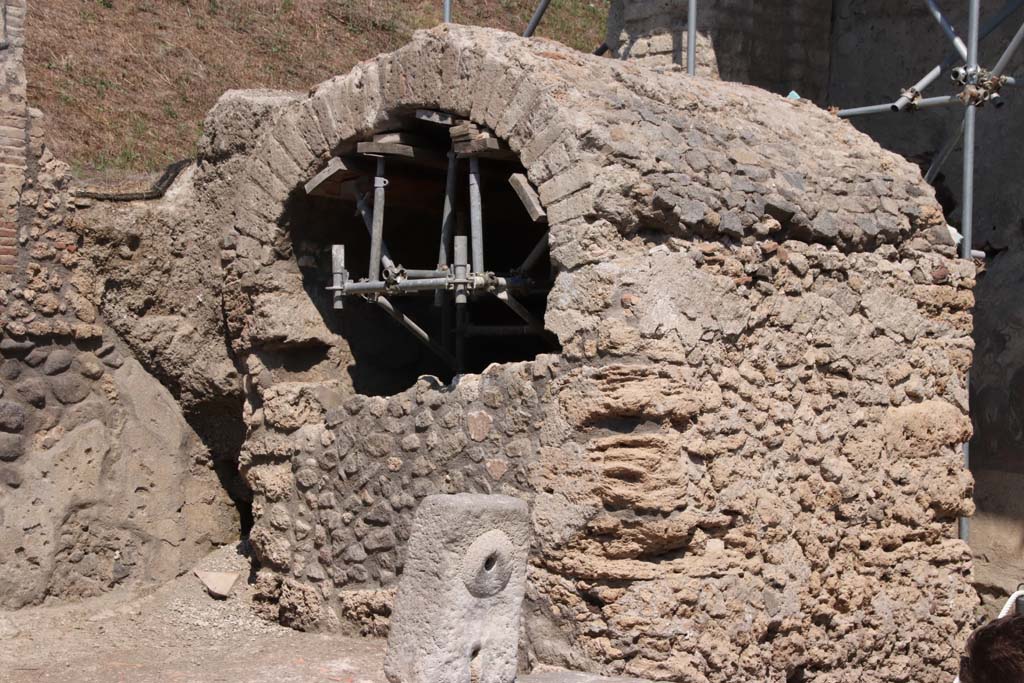 Fountain at V.8, Pompeii. September 2021. At the rear of the fountain is the Well. Photo courtesy of Klaus Heese.