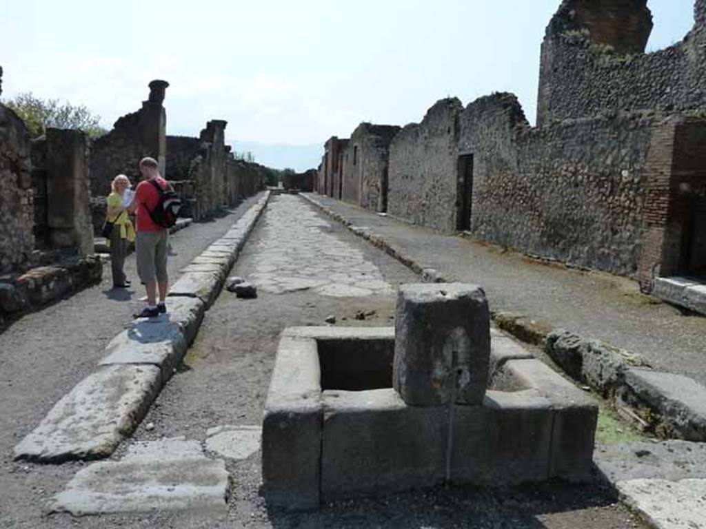 Fountain outside VIII.2.11 on Via delle Scuole. May 2010. Rear of fountain. Looking south between VIII.3 and VIII.2, from the Forum.