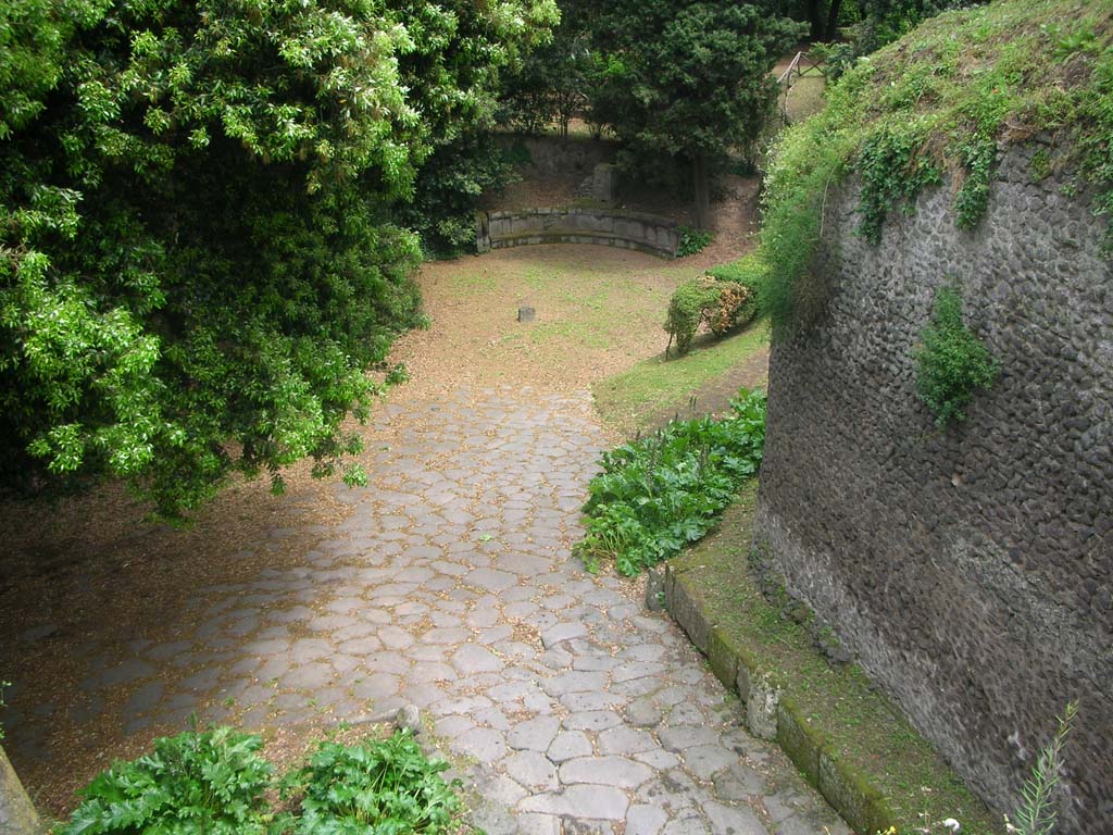 Nola Gate, Pompeii. May 2010. Looking south-east from top of north wall. Photo courtesy of Ivo van der Graaff.

