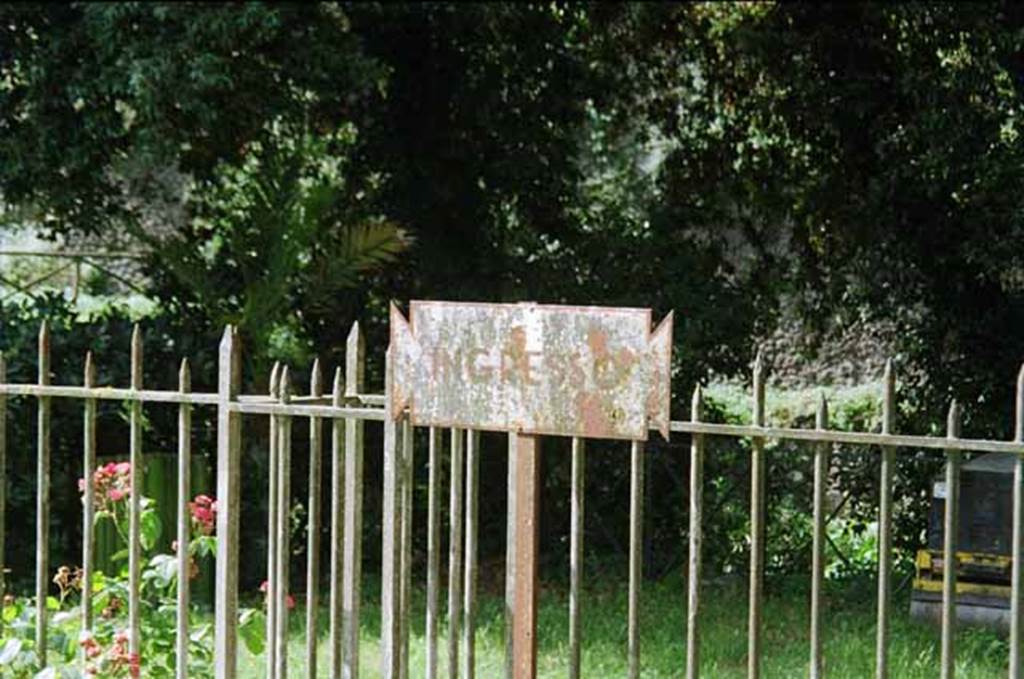 Old Nola entrance to Pompeii Scavi. June 2010. Old tabella ansata style entrance sign. Photo courtesy of Rick Bauer.