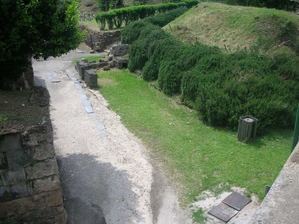 Porta di Sarno or Sarnus Gate. May 2010. Looking west towards north side. Photo courtesy of Ivo van der Graaff.