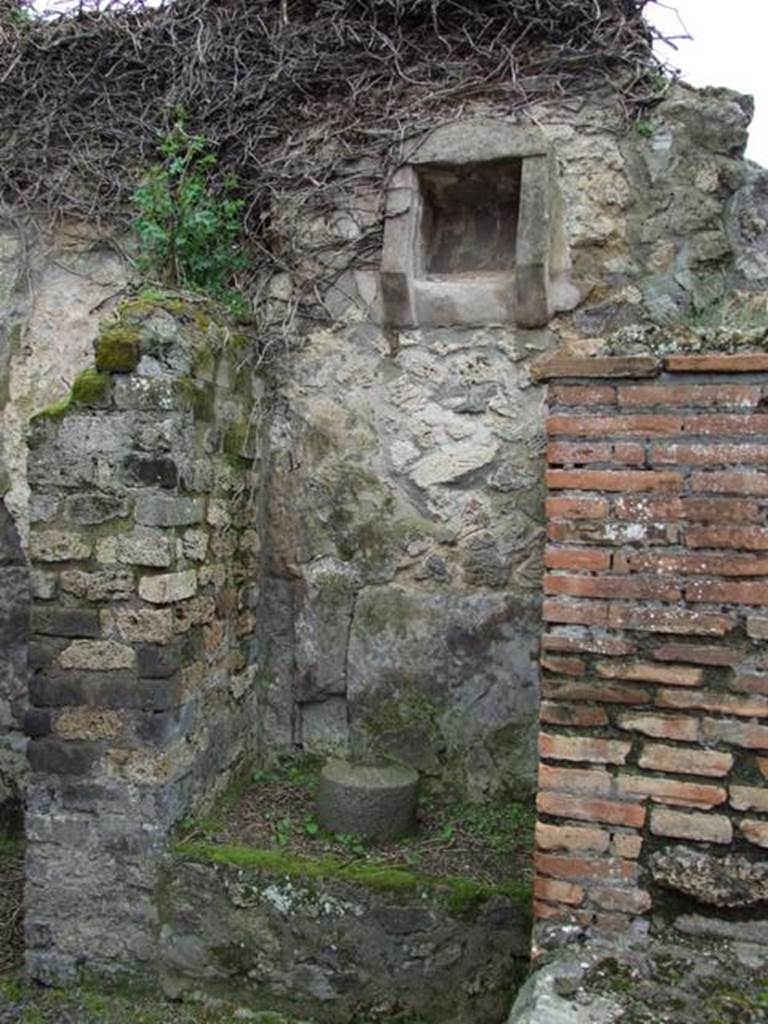 VII.14.5 Pompeii.  March 2009. Room 18,  South wall of kitchen, with Niche in alcove next to Oven.