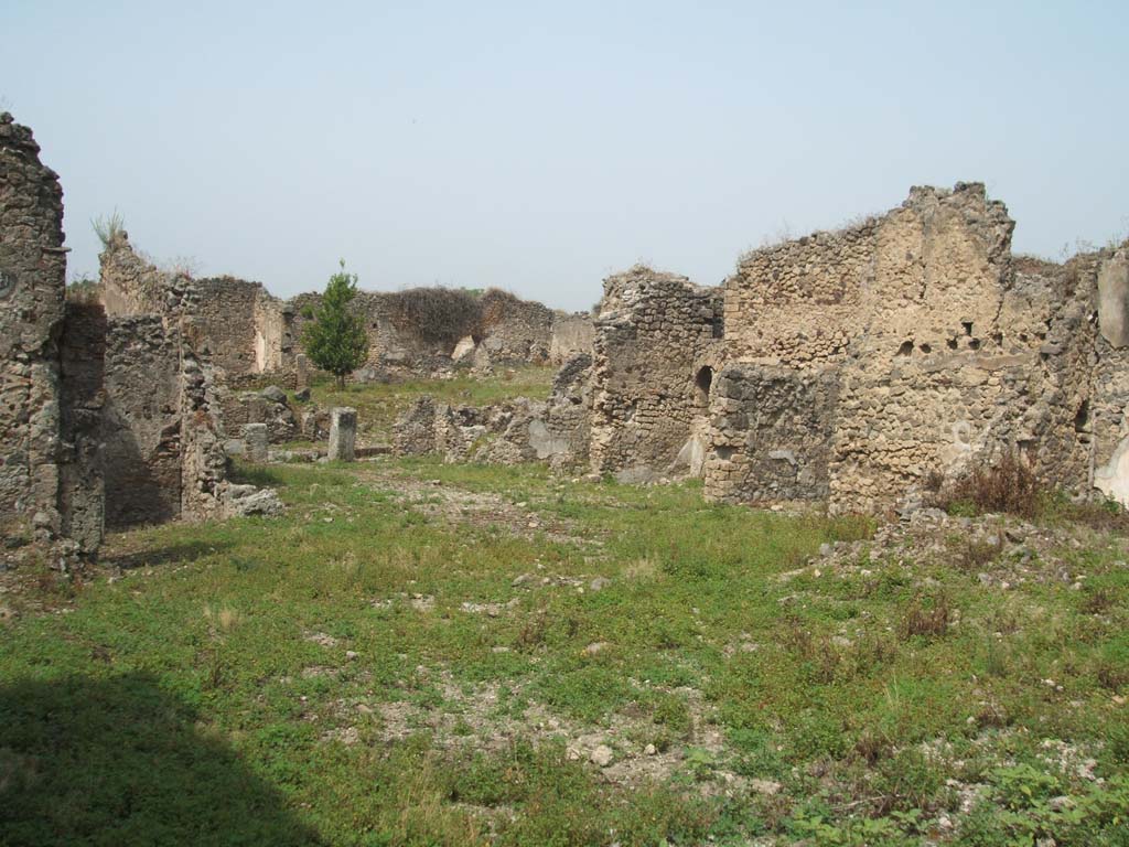 IX.6.g Pompeii. May 2005. North-west corner of peristyle, looking towards remains of IX.6.4. 
The room in the north-west corner of the peristyle would have been approximately on the right of the above photo.

