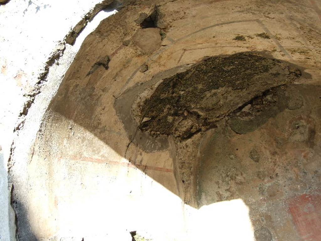 HGE12 Pompeii. December 2006. North and east side of ceiling in lararium.