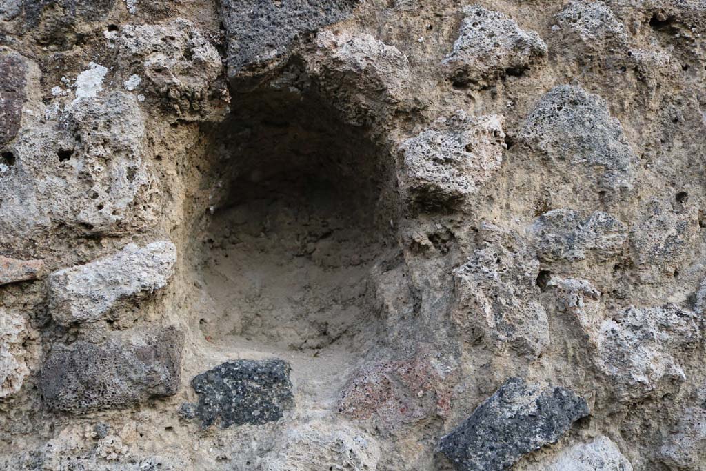 VI.7.13 Pompeii, December 2018. Recess/niche in south wall of shop. Photo courtesy of Aude Durand.