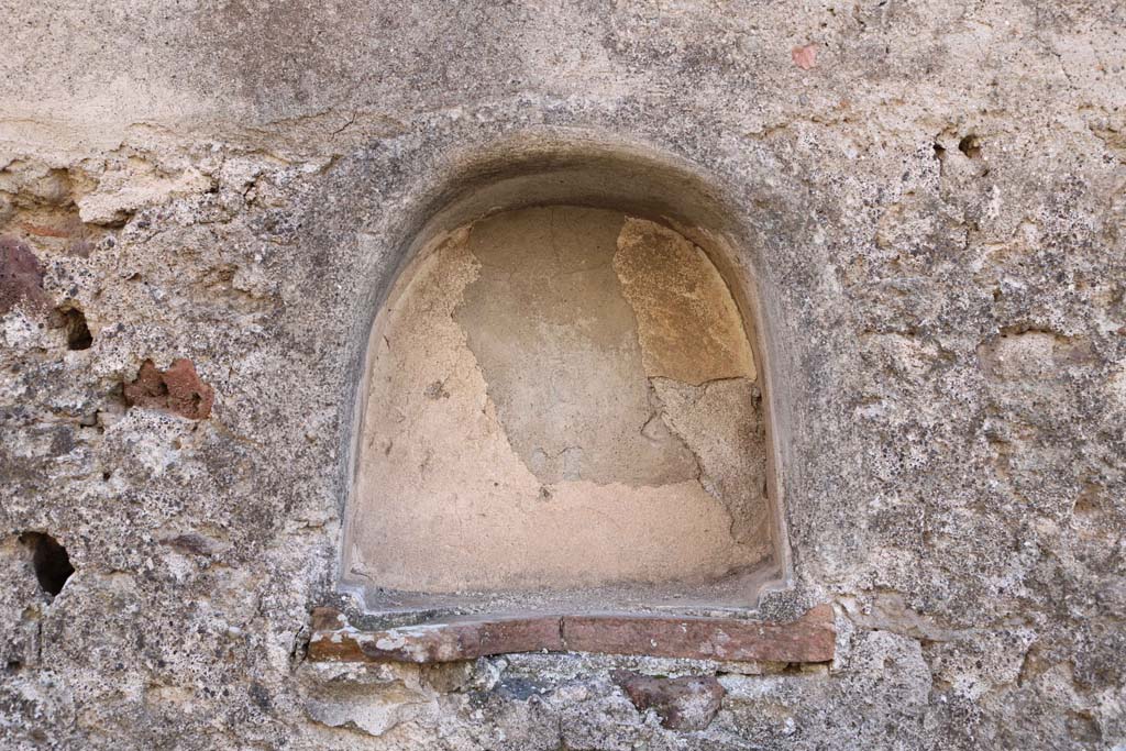 VII.1.49, Pompeii. December 2018. Niche in south wall. Photo courtesy of Aude Durand.