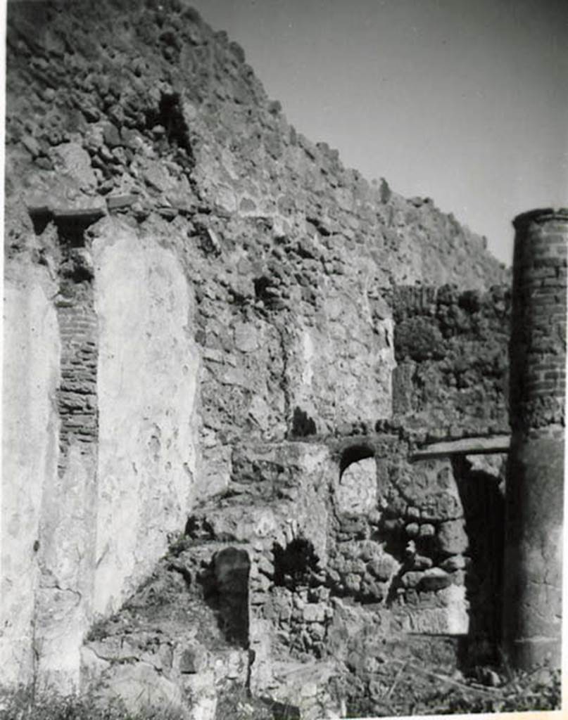 I.2.28 Pompeii. 1935 photo taken by Tatiana Warscher, described as La parte NE del pseudo-peristilio.  North-east corner of garden area, looking east towards steps to upper floor.
See Warscher T., 1935. Codex Topographicus Pompeianus: Regio I.2. (no.56), Rome: DAIR, whose copyright it remains.
