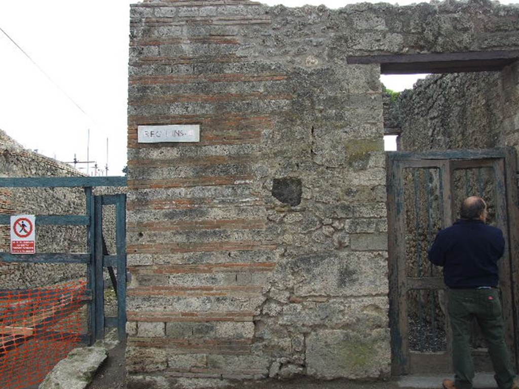 I.3.24 Pompeii. December 2006. East side of doorway. Site of wall painting of Hercules with his club. No trace remains.
On the left pilaster was depicted Hercules under a garland, in the right holding a skyphos, over the shoulder the club. 
On the right Pilaster was Mercury with Petasos (hat) and Marsupium (purse).
Am linken Pilaster war unter einer Girlande Herkules dargestellt, in der Rechten einen Skyphos haltend, ber der Schulter die Keule. 
Am rechten Pilaster Merkur mit Petasos und Marsupium. 
See Frhlich, T., 1991, Lararien und Fassadenbilder in den Vesuvstdten.  Mainz: von Zabern. (F3, p 306).
