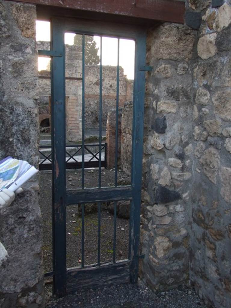 I.4.6 Pompeii.  Shop.  Looking west through doorway from atrium of I.4.5 into shop.