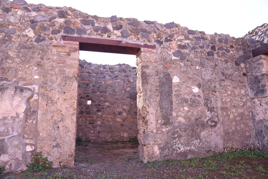 I.4.25/I.4.5 Pompeii. October 2019.  Doorway to room 7, on south side of atrium 6.
Foto Tobias Busen, ERC Grant 681269 DCOR.
