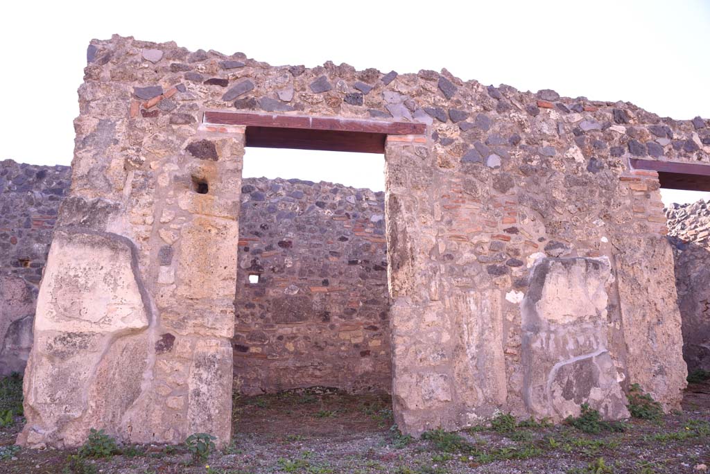 I.4.25/I.4.5 Pompeii. October 2019. Doorway to room 8, on south side of atrium 6.
Foto Tobias Busen, ERC Grant 681269 DCOR.
