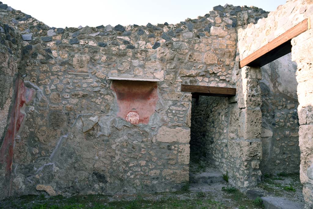 I.4.25/1.4.5 Pompeii. October 2019. 
North ala 13, looking towards north wall, with doorway to corridor leading to Services Area, centre right, and to Corridor 15, on right.
Foto Tobias Busen, ERC Grant 681269 DCOR.
