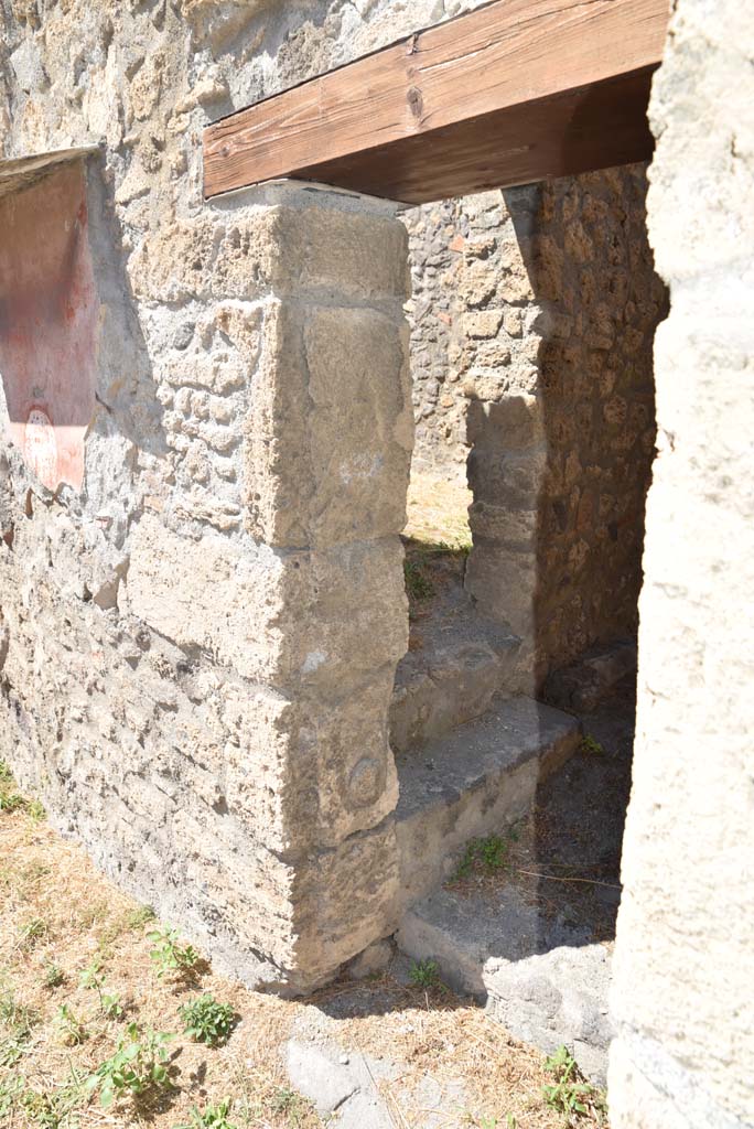 I.4.25/1.4.5 Pompeii. September 2020. North ala 13, doorway in north wall to corridor to Services Area.
Foto Tobias Busen, ERC Grant 681269 DCOR.
