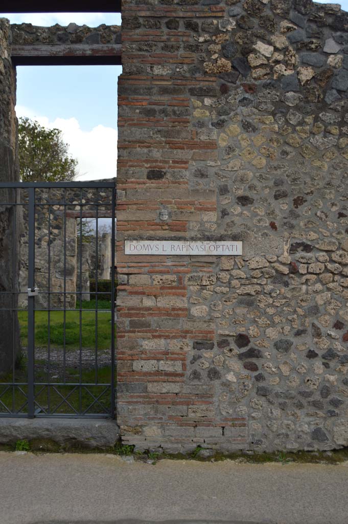 I.4.25 Pompeii. March 2018. Looking towards west side of entrance doorway.
Foto Taylor Lauritsen, ERC Grant 681269 DÉCOR.
