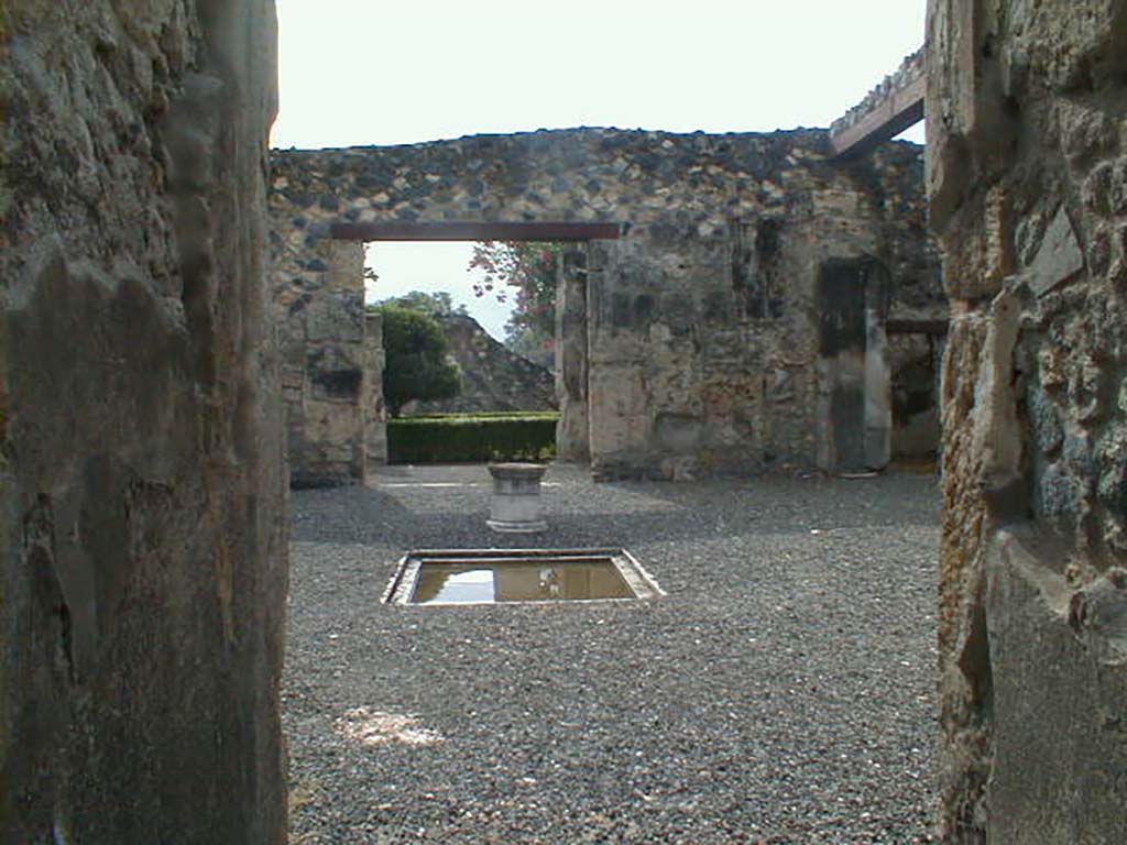 I.4.25 Pompeii. September 2004. Room 47, atrium, with marble rim of impluvium.