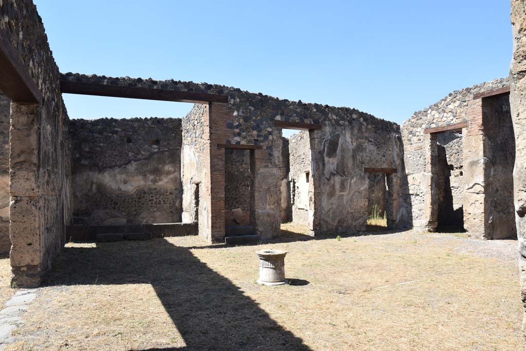 I.4.25 Pompeii. September 2020. Room 47, looking towards west side of atrium.  
Foto Tobias Busen, ERC Grant 681269 DCOR
