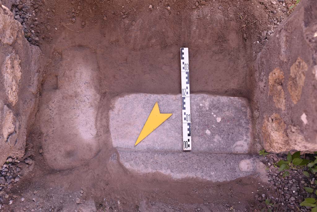 I.4.25 Pompeii. October 2019. Room 52, detail of doorway threshold, looking south. 
Foto Tobias Busen, ERC Grant 681269 DCOR.
