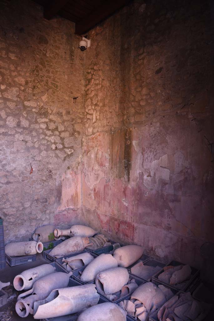 I.4.25 Pompeii. October 2019. Room 53, triclinium, looking towards south-east corner.
Foto Tobias Busen, ERC Grant 681269 DÉCOR
