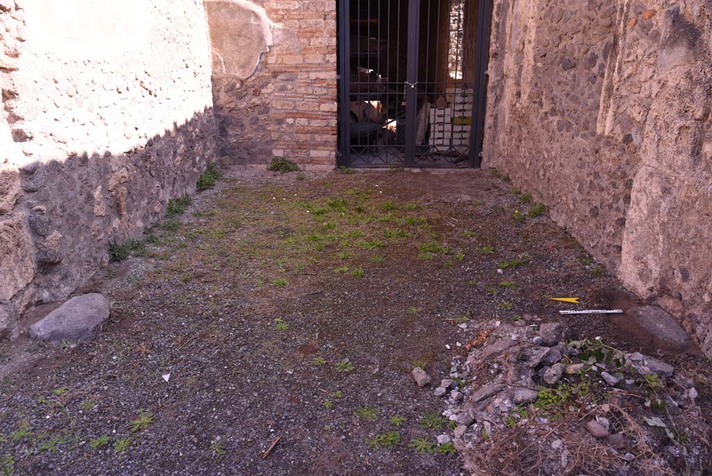 I.4.25 Pompeii. October 2019. East ala 54, looking east across flooring towards doorway to room 55.
Foto Tobias Busen, ERC Grant 681269 DÉCOR

