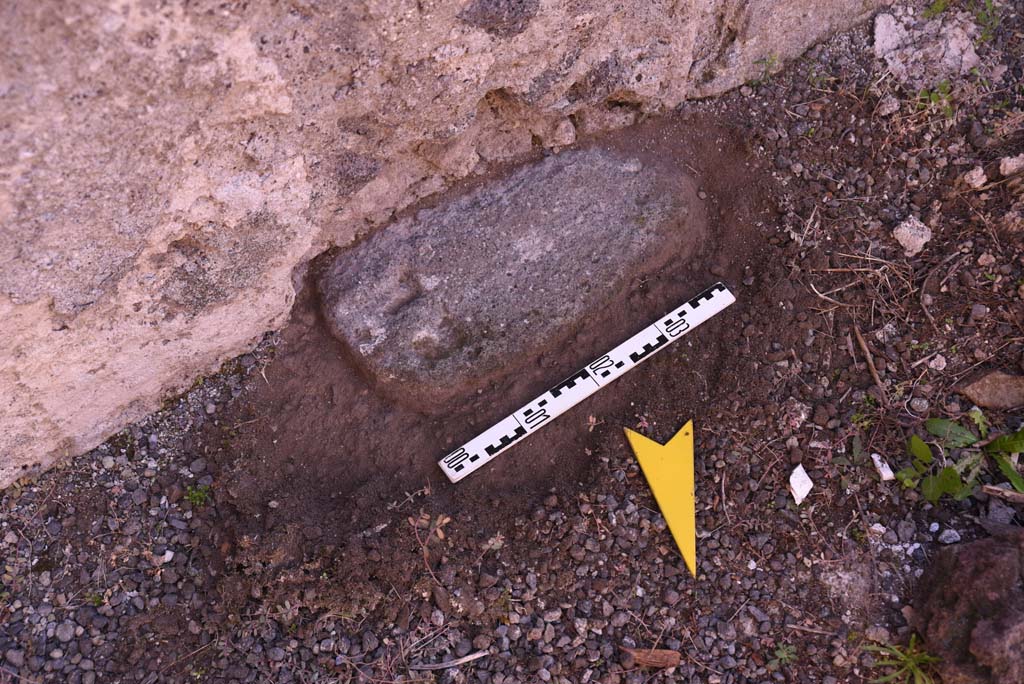 I.4.25 Pompeii. October 2019. East ala 54, detail of south side of doorway threshold. 
Foto Tobias Busen, ERC Grant 681269 DÉCOR
