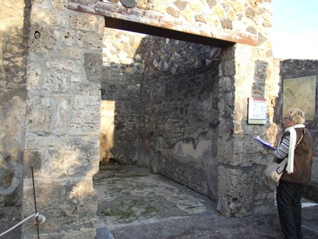 I.4.25 Pompeii. December 2007. Doorway to room 34, cubiculum on east side of lower peristyle.