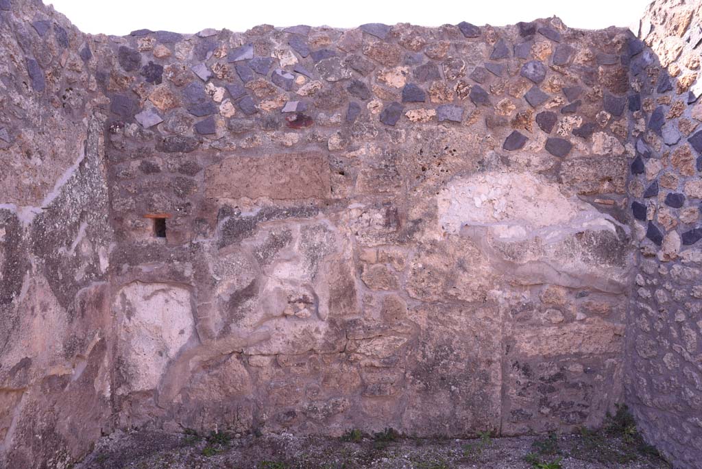 I.4.25 Pompeii. October 2019. Room 37, looking towards west wall.
Foto Tobias Busen, ERC Grant 681269 DCOR.
