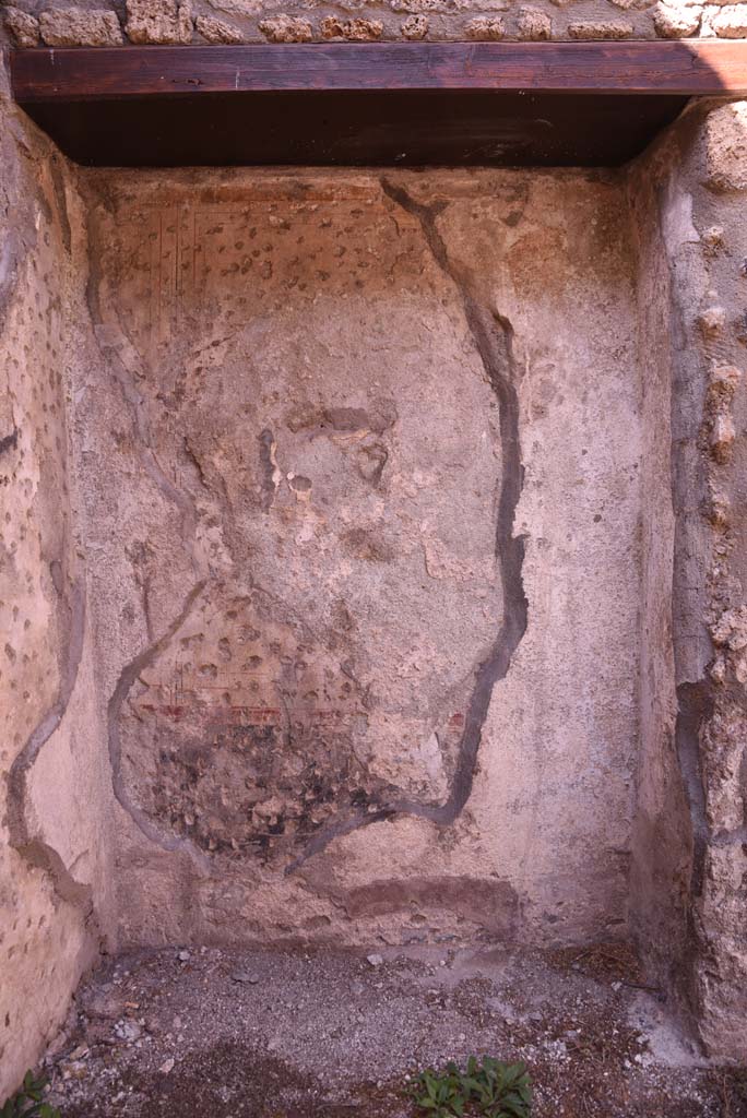 I.4.25 Pompeii. October 2019. Room 44, alcove in north wall of cubiculum,
Foto Tobias Busen, ERC Grant 681269 DCOR.

