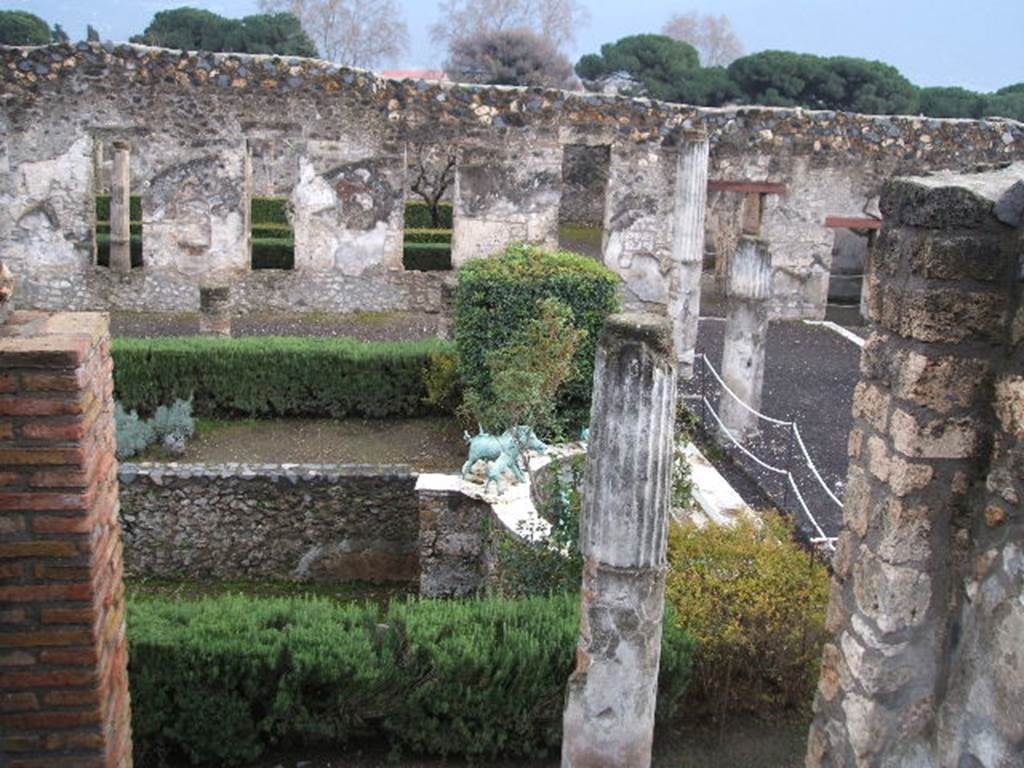 I.4.25 Pompeii. December 2004. View of middle peristyle 17 from upper peristyle 56.