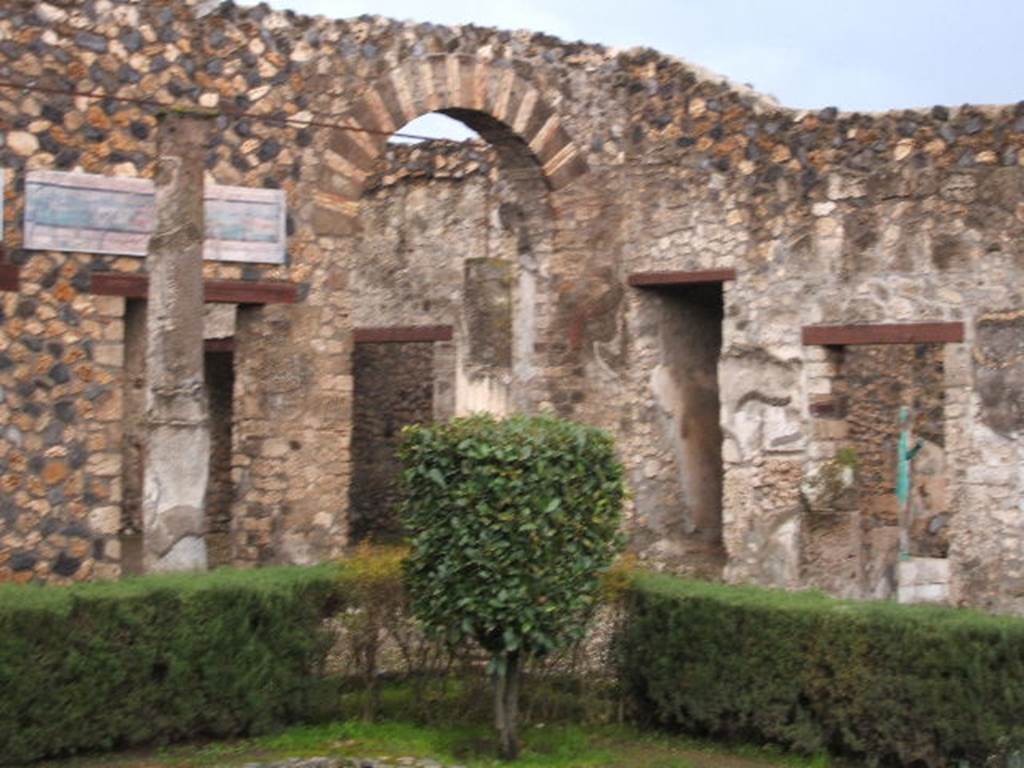 I.4.25 Pompeii. December 2004. South-east corner of middle peristyle 17.