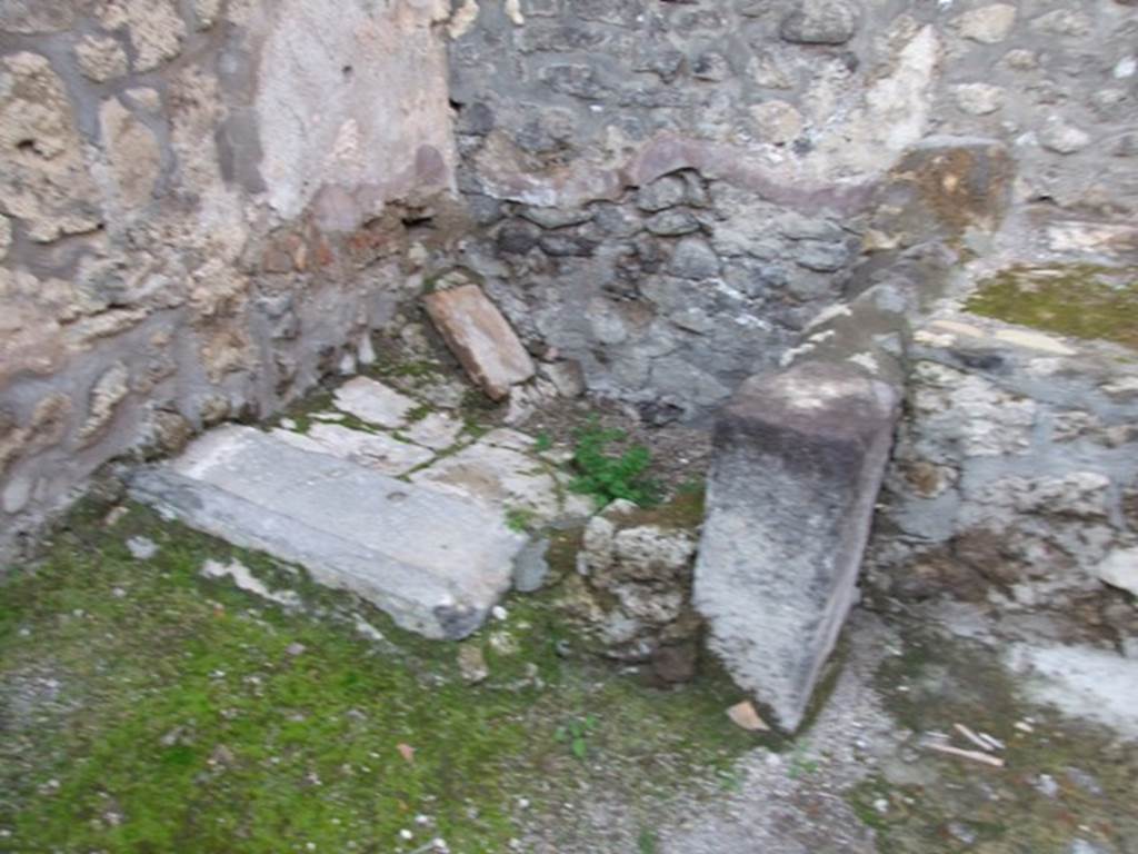 I.4.25/I.4.5 Pompeii. December 2007. Room 42, latrine.