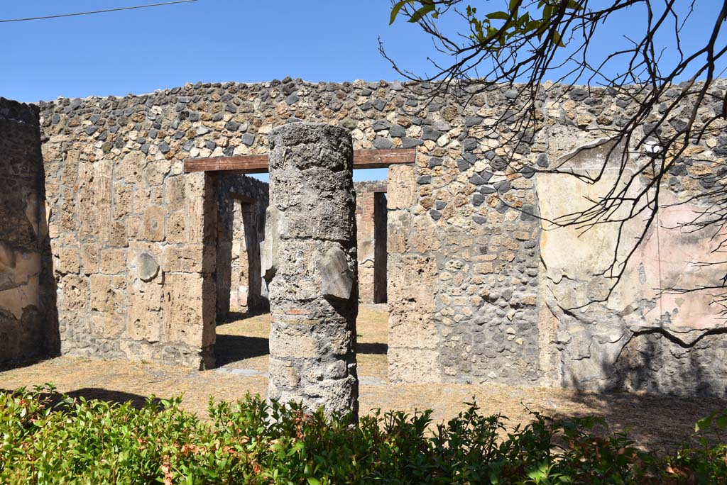 I.4.25 Pompeii. September 2020. Looking north-west across north portico of upper peristyle 56. 
Foto Tobias Busen, ERC Grant 681269 DÉCOR

