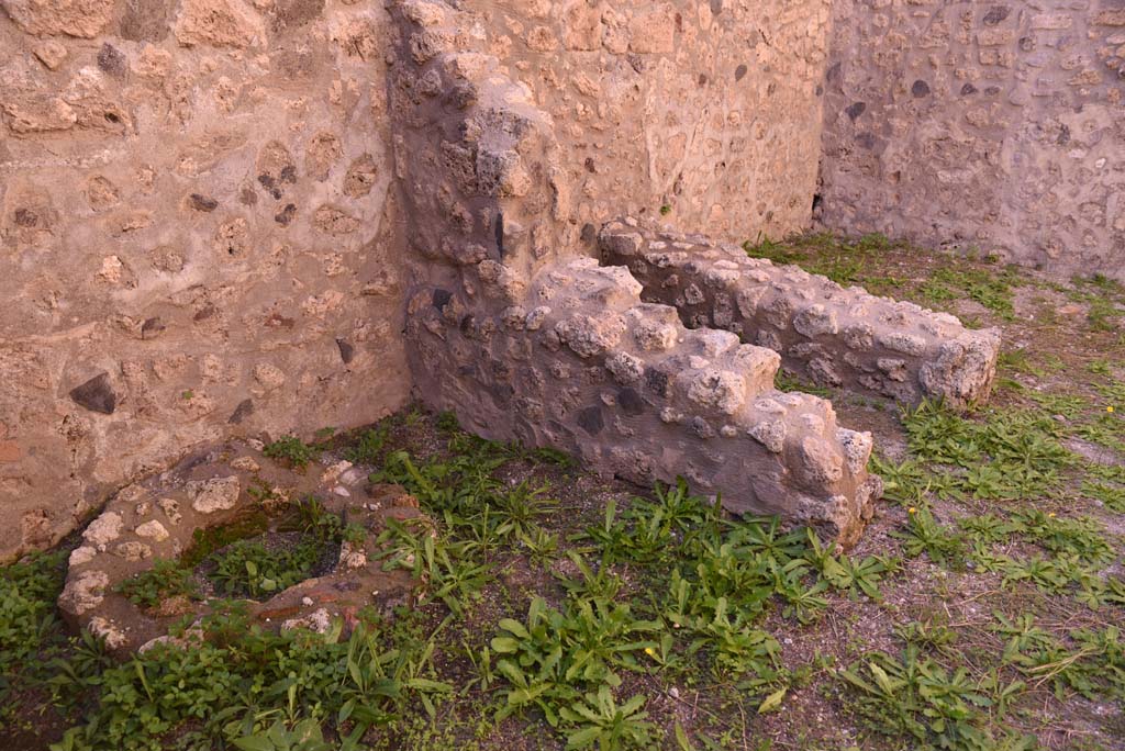 I.4.28 Pompeii. October 2019. Room 27, looking north along west wall.
Foto Tobias Busen, ERC Grant 681269 DCOR.
