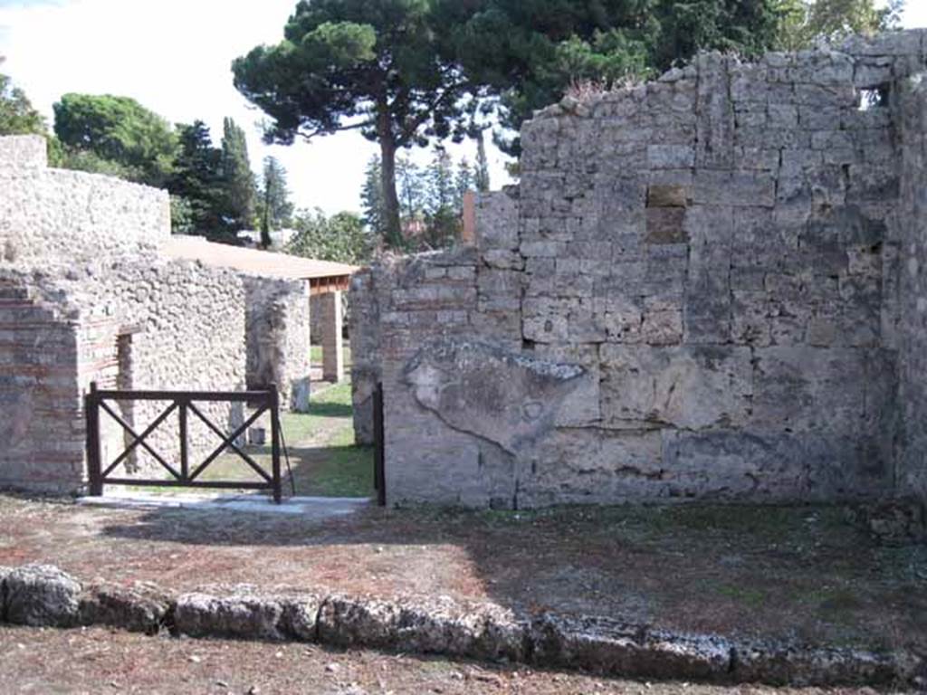 I.5.2 Pompeii. September 2010. Entrance looking south towards walls (from across Vicolo del Conciapelle). Photo courtesy of Drew Baker.
