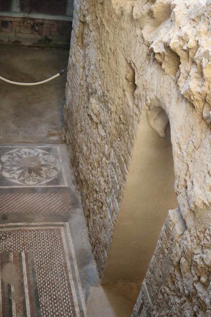 I.6.2 Pompeii. December 2018. 
Arched doorway to frigidarium in north wall of anteroom, apodyterium or changing room. 
Photo courtesy of Aude Durand.
