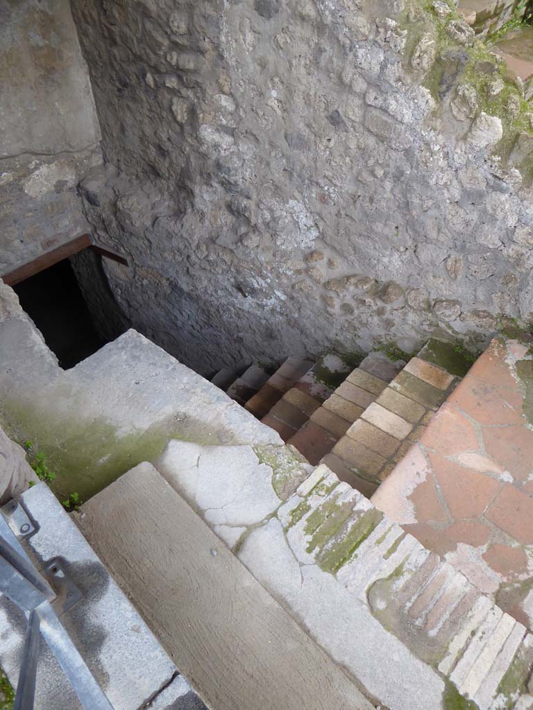 I.6.2 Pompeii. January 2017. Steps down to cryptoporticus.
Foto Annette Haug, ERC Grant 681269 DÉCOR.
