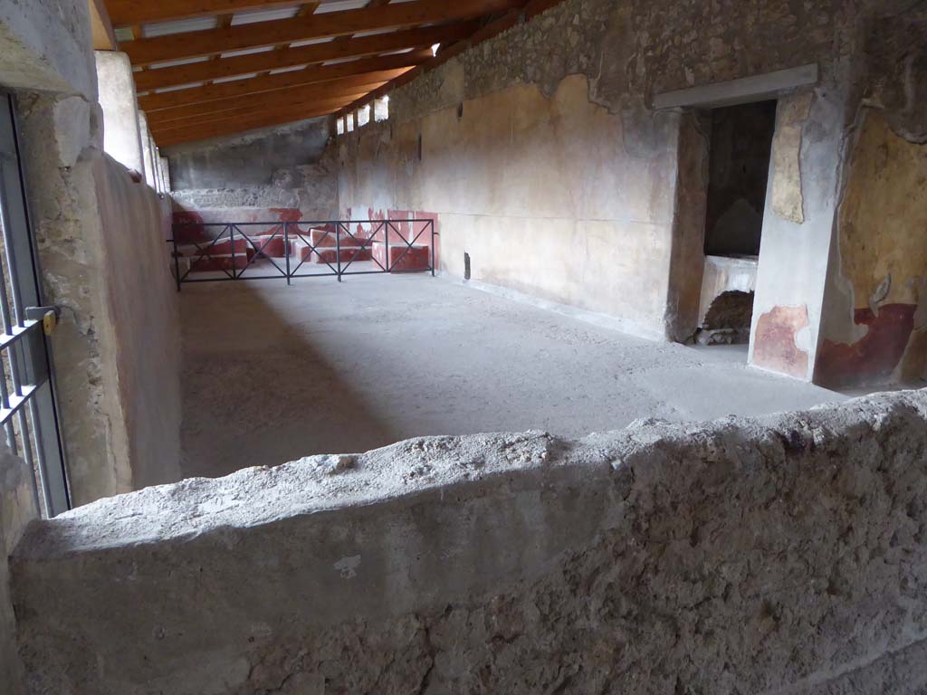 I.6.2 Pompeii. January 2017. Looking west towards summer triclinium.
Foto Annette Haug, ERC Grant 681269 DÉCOR.
