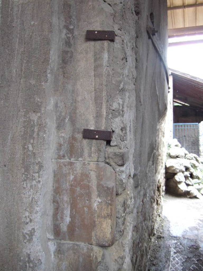 I.6.4 Pompeii. December 2005. Corner of doorway on south side of room 6 in atrium, into Corridor 7.


