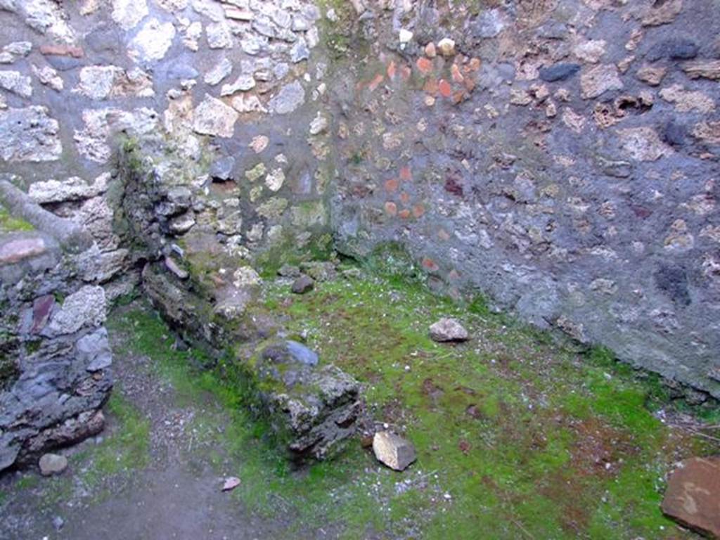 I.6.4 Pompeii.  March 2009.  Room 8, Latrine in south east corner of Kitchen.