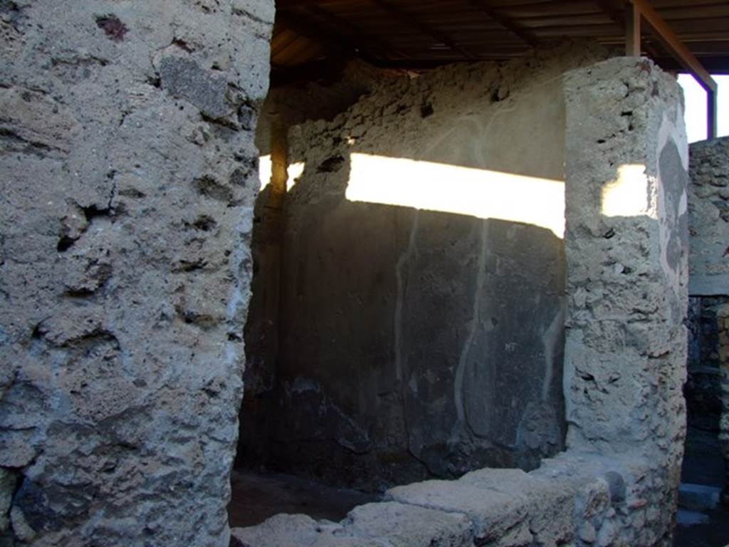 I.6.4 Pompeii.  March 2009.  Room 15, Tablinum.  Looking north east through window space, towards east wall.